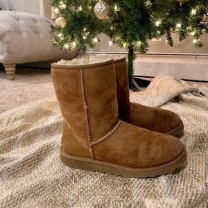Ugg chestnut classic short size 8